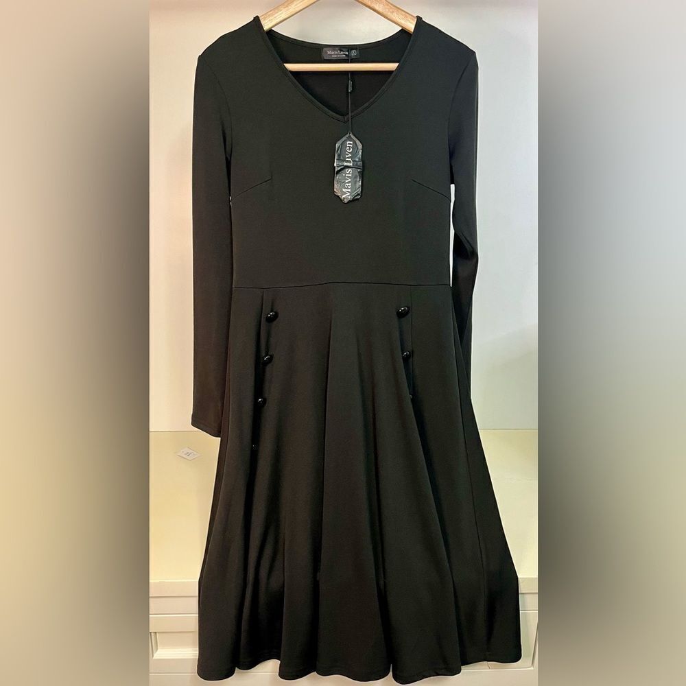 NWT Mavis Laven Long Sleeve Black Dress with Button Detail Size small